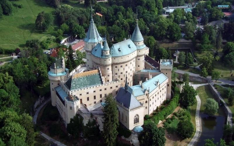 1353337812_bojnice-castle-11710-1920x1200.jpg