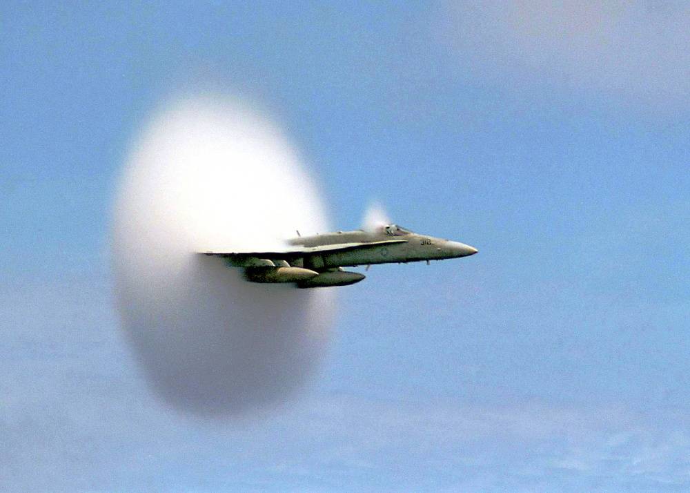 18_Hornet_breaking_sound_barrier_%287_July_1999%29.jpg