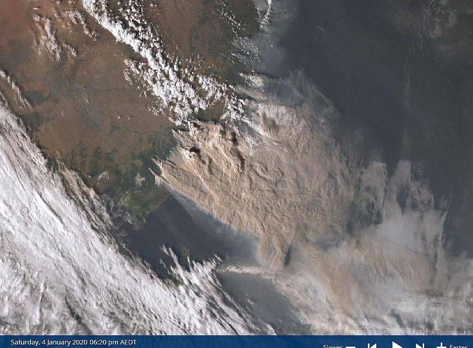 200104 0520AEST Bushfire smoke sm.jpg