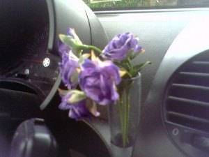 20091101su-vw-flower-vase-captain-oblivious-flickr-photostream-300x225.jpg