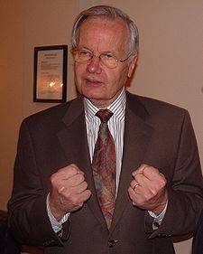 225px-Bill_Moyers_24_May_2005.jpg