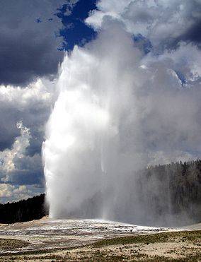 284px-Old_Faithfull-pdPhoto.jpg
