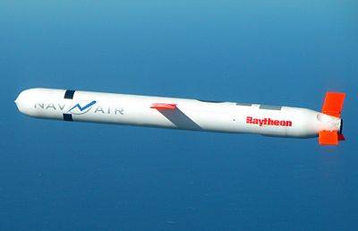 400px-Tomahawk_Block_IV_cruise_missile_-crop.jpg