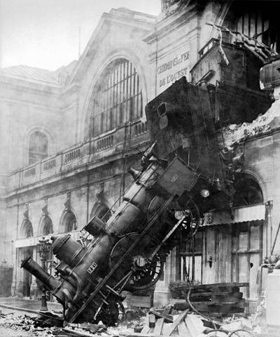 400px-Train_wreck_at_Montparnasse_1895.jpg