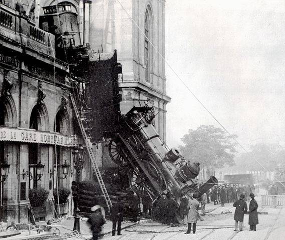 569px-Train_wreck_at_Montparnasse_1895_2.jpg