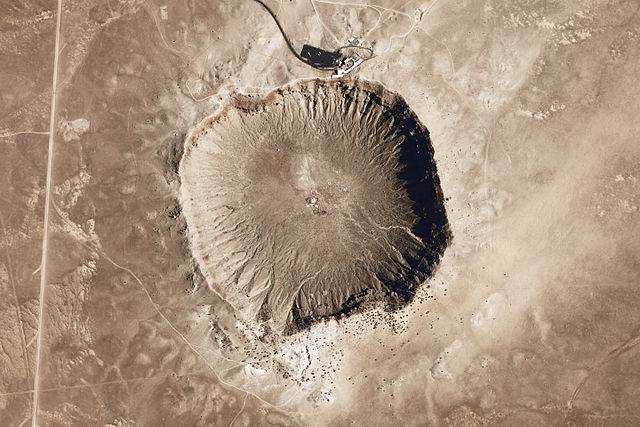 640px-Meteor_Crater_-_Arizona.jpg