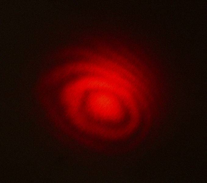 679px-Michelson_Interferometer_Red_Laser_Interference.jpg