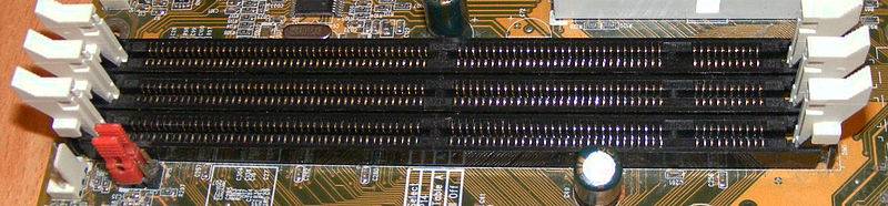 800px-3SDRAM-DIMMs.jpg