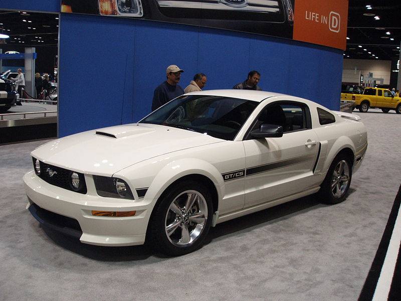 800px-Ford_Mustang_GT-CS.jpg