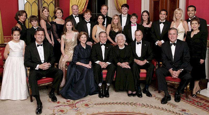 800px-George_W._Bush_and_family.jpg