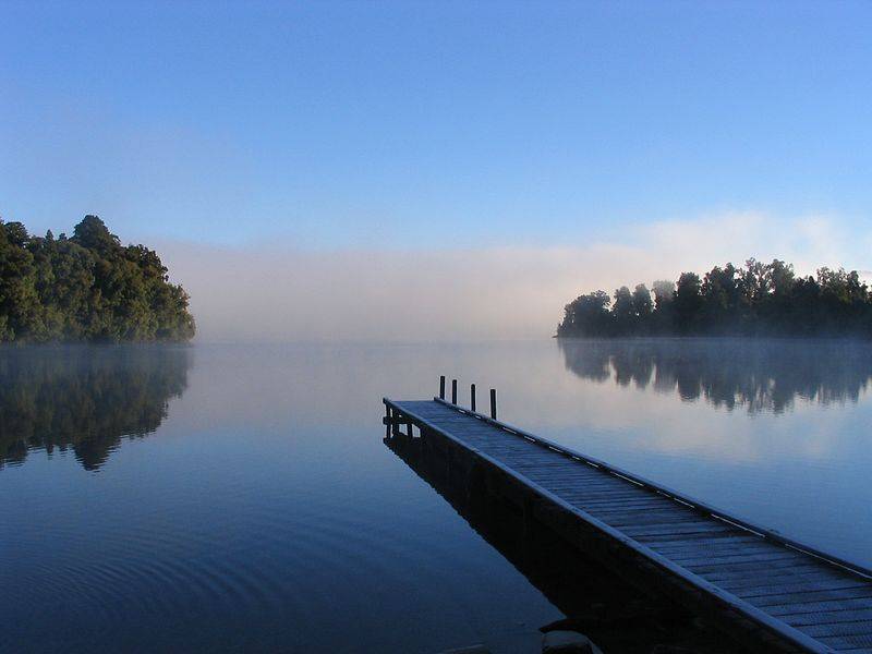 800px-Lake_mapourika_NZ.jpe
