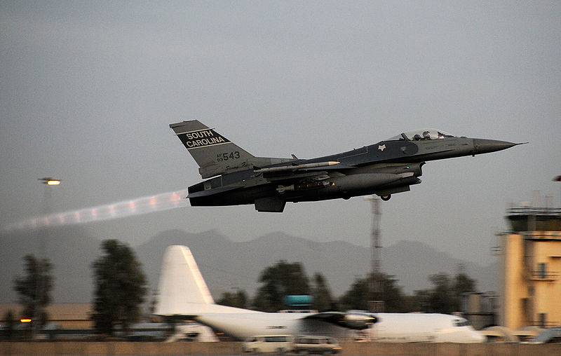 800px-South_Carolina_F-16_taking_off_in_Afghanistan.jpg