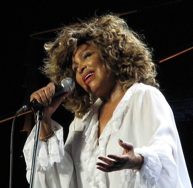 800px-Tina_Turner_50th_Anniversary_Tour.jpg