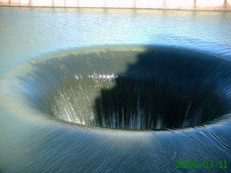 amazing-hole1.jpg