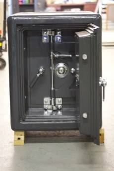 Antique%20safe%20inside%20a%20safe%206.jpe