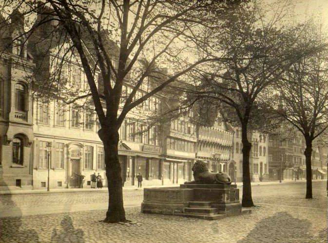 Braunschweig_Loewenbrunnen_um_1880.jpg