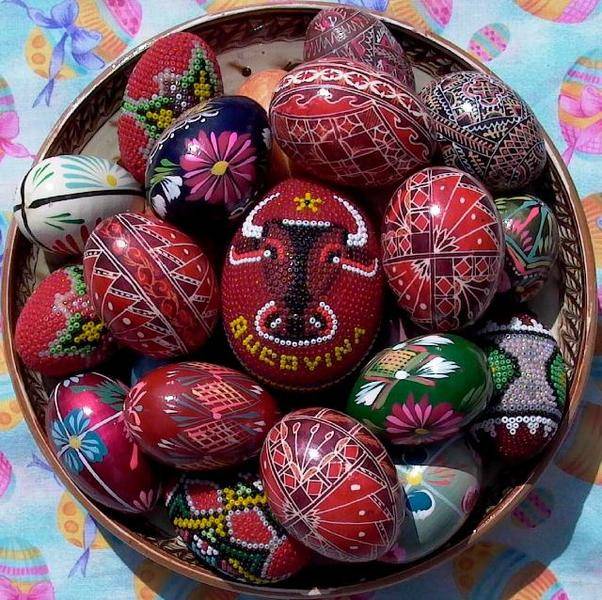 bukovina-easter-eggs-zoglauer-table-640.jpg