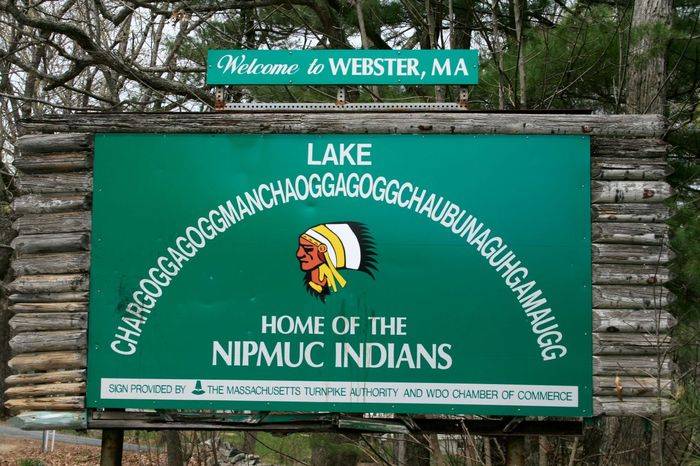 Chaubunagungamaug_lake_sign.jpg