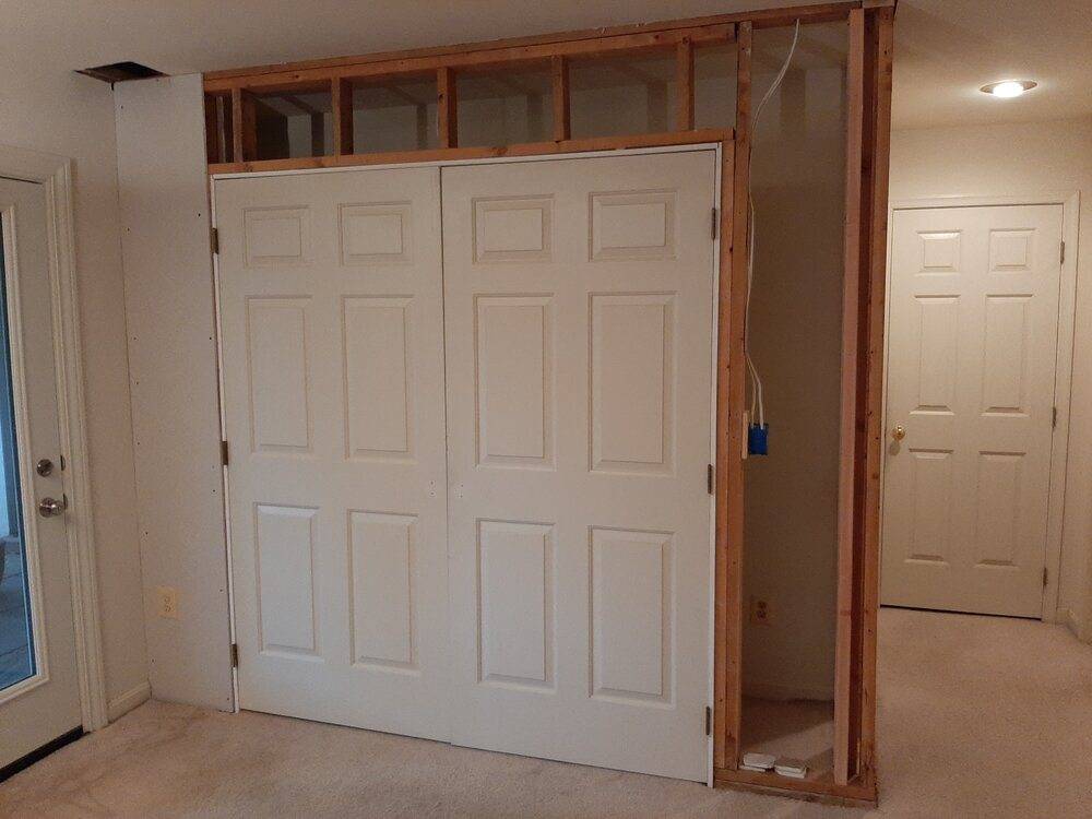 Closet_with_doors.jpg