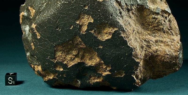 desert-varnish-on-meteorite.jpg