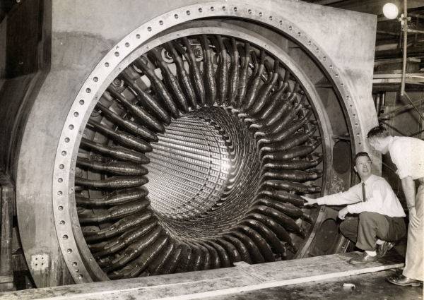 Don%20Albright%20infront%20of%20stator%20-%20web.jpg