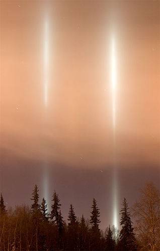 FairbanksUAFLightPillars.jpg