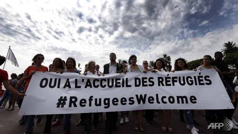 france-welcome-refugees.jpg