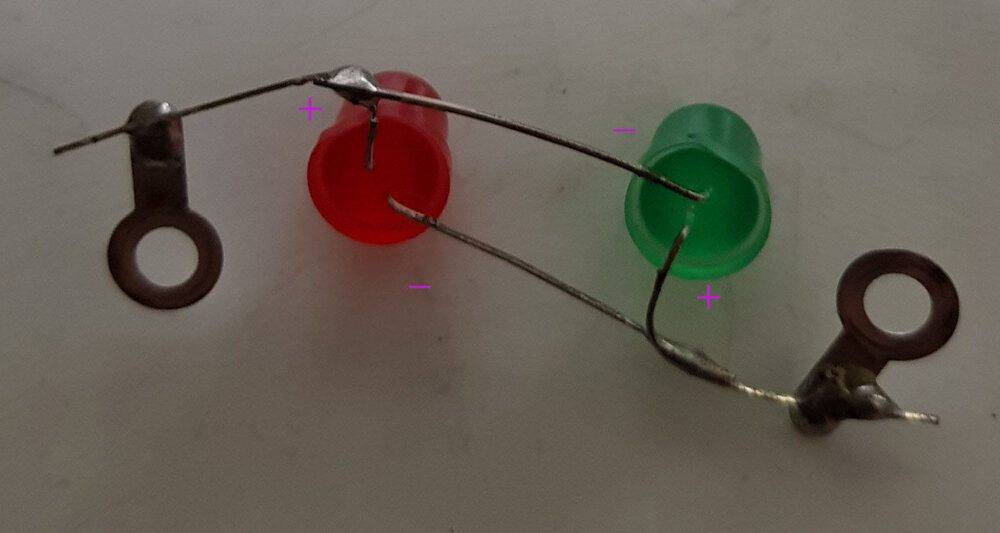 green and red leds.jpg