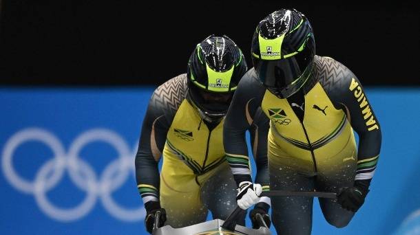 hens-und-nimroy-turgott-beim-start-des-zweierbobs-.jpg