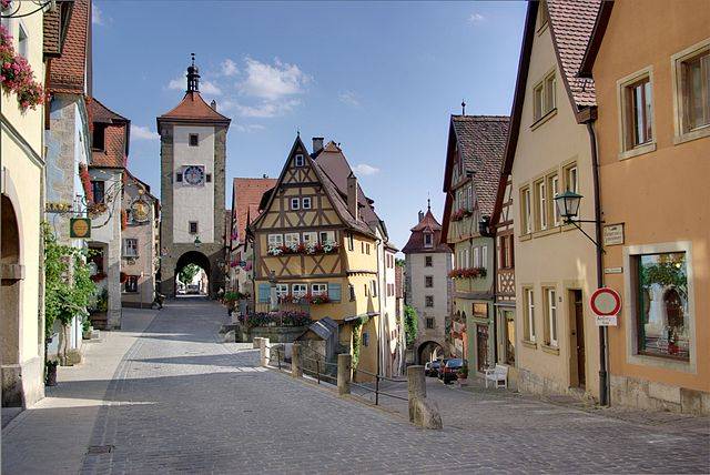 image=http%3A%2F%2Fupload.wikimedia.org%2Fwikipedia%2Fcommons%2Fthumb%2F7%2F71%2FRothenburg_BW_4.JPG