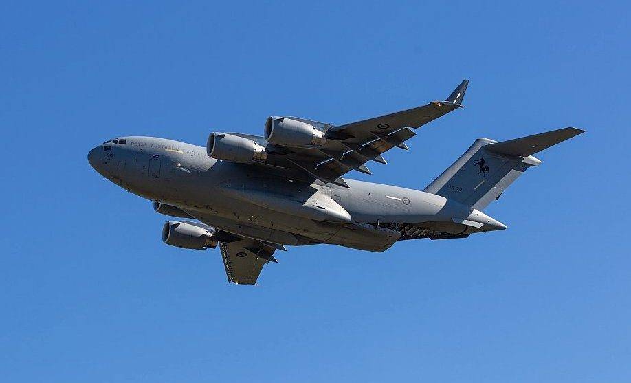 IMG_1457sm Boeing C-17 Globemaster III.jpg