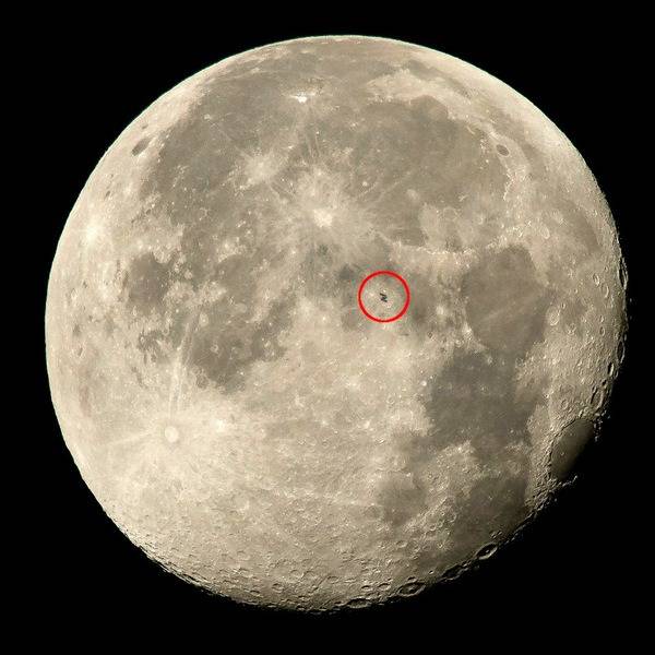 ISS_transiting_Moon_940x940_v2.jpg