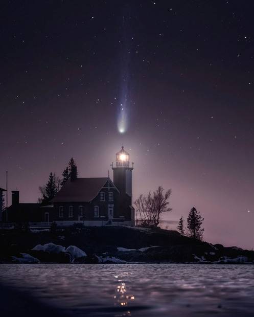 Kiczenski-comet-eagleharbor-20482_1712198711_strip.jpg