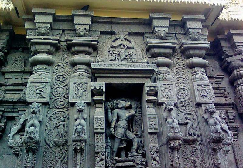 Lord_Varaha_stonecarved_statue_at_Simhachalam_temple.jpg