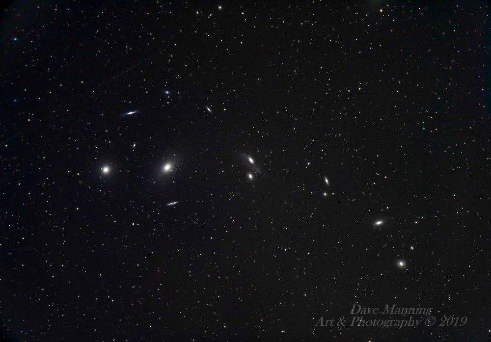 Markarian's Chain of galaxies.jpg