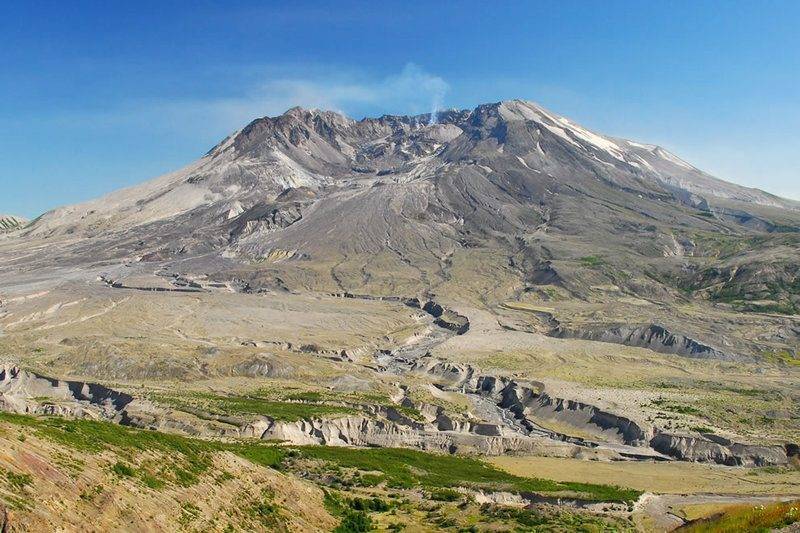 Mount-Saint-Helens-from-Johnston-Ridge-State-of-Washington-United-States-7-31-2007.jpg