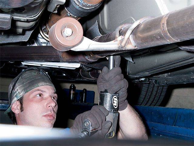 mump_0612_14z+2005_ford_mustang+damper.jpg