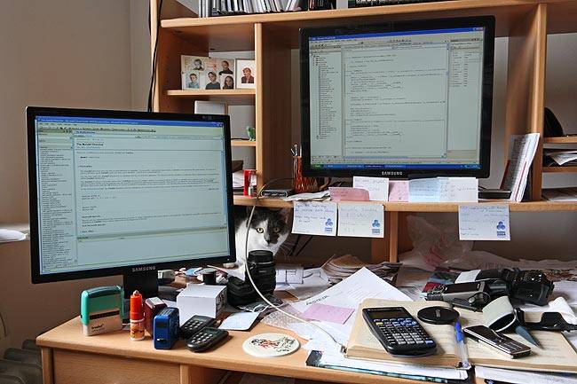 my_desk1.jpg