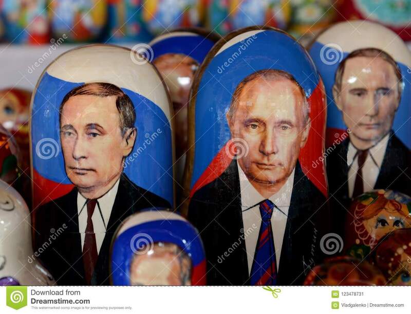 n-counter-souvenirs-moscow-moscow-russia-123478731.jpg