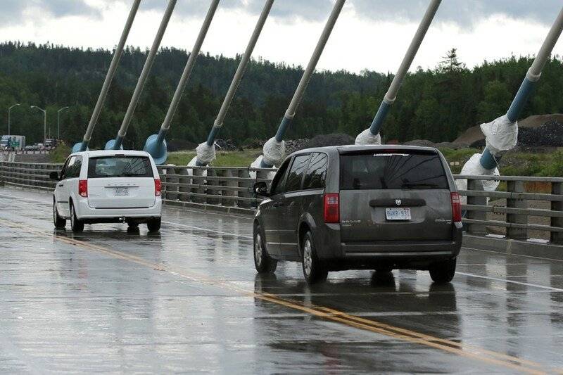 nipigon-river-bridge-cars.jpg
