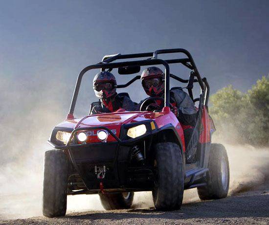 Polaris-RZR-800-EFI-Action.jpg