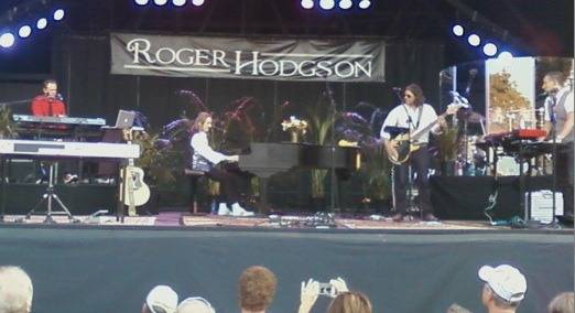 Roger.Hodgson.and.band.2012.08.10.jpg