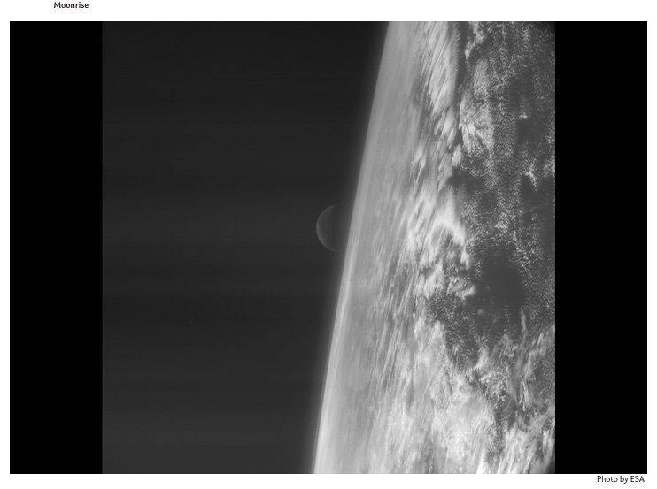 rosetta.moonrise.over.earth.20050304.220600.utc.jpg
