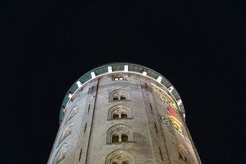 Rundetårn med stjärnhimmel (1).webp