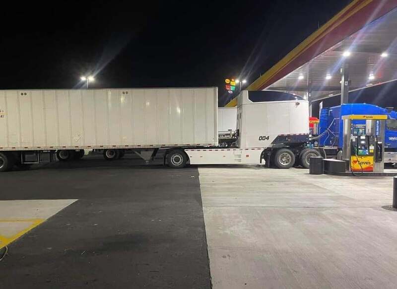 s-thing-between-the-truck-and-the-v0-plwd8qiran7c1.jpg