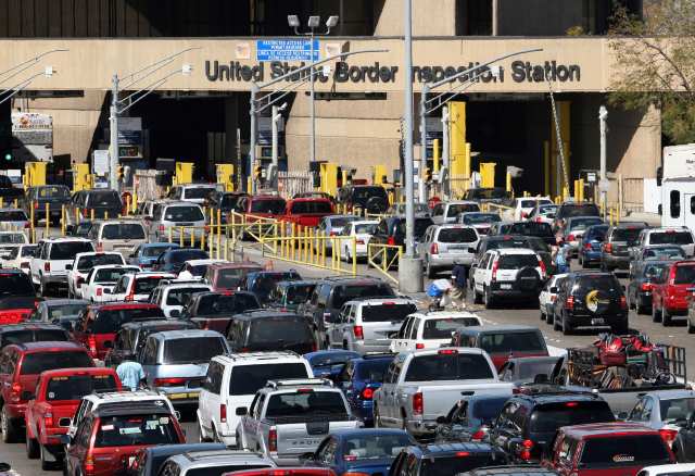san-diego-tijuana-border-crossing.jpg