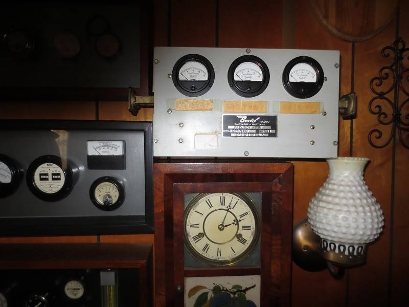 small Bendix Frequency Meter-2.jpg