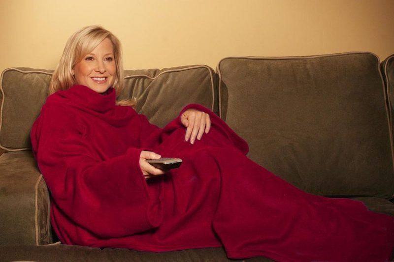 snuggie_burgandy_1000.jpg