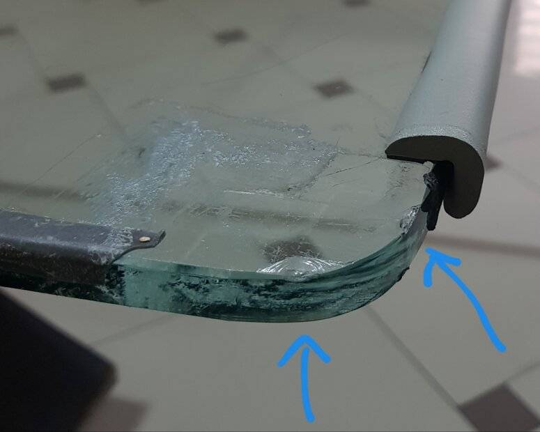 table glass corner.jpg