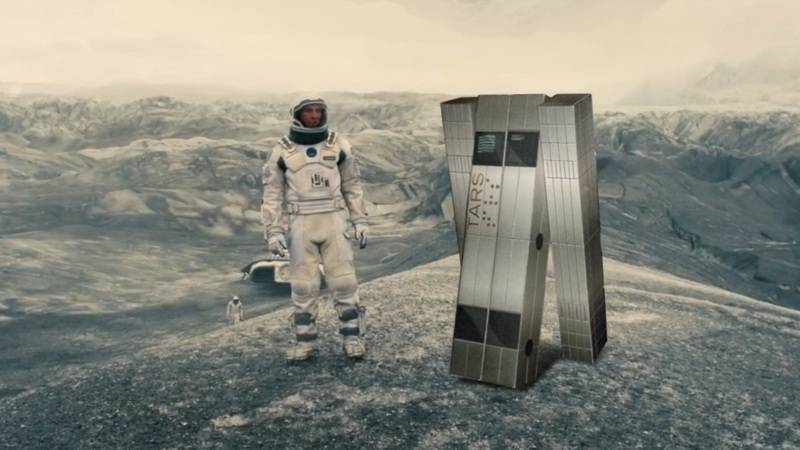 tars_paper_model_movie_scene.jpg